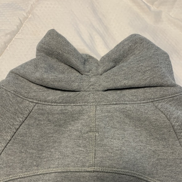 asymmetrical, funnel neck, Sz.2. (relaxed, fit). Fits more like a sz. 4. - Picture 5 of 6